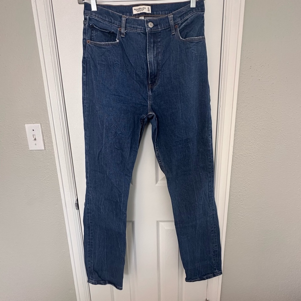 Abercrombie & Fitch Curve Love Ultra High Rise 90s Slim Straight Jean